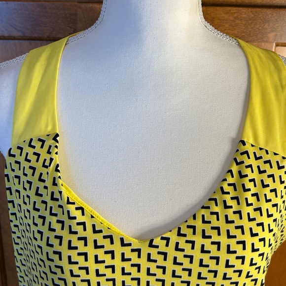 Worthington Womens Butter Yellow Black Tank Top VNeck Athletic Back Sz L - Picture 2 of 12